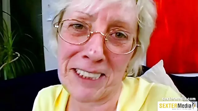 ソファの上をくすぐる足 えろ 動画 女