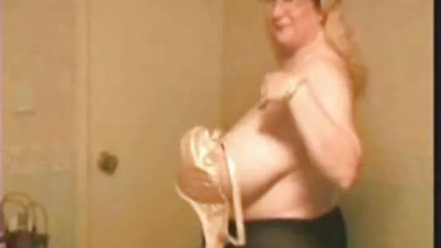 屋外のゲイ男の冒険の熱い若いseductress 女 用 アダルト 動画