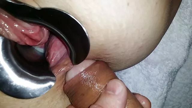本当の肛門は彼女のお尻に大きなコックを取り、その後中出しを取得します。 女性 と セックス 動画