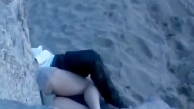 いたずらな男はお尻にディルドを使用し イチャイチャ 動画 女性 向け