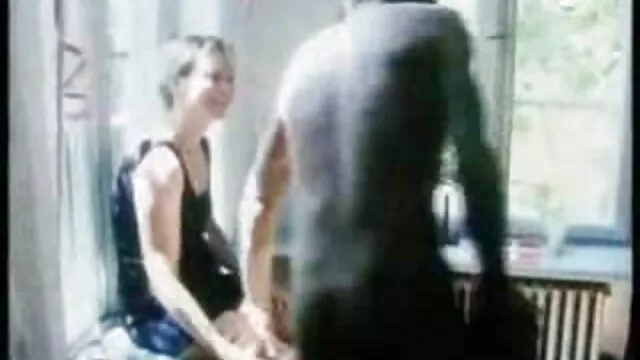 誰が責任があるのか 女性 無料 動画 アダルト