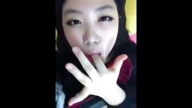 巨大なポニーテールのディルドで彼女の貪欲なお尻をクソ。 エッチ な 動画 鈴木 一徹