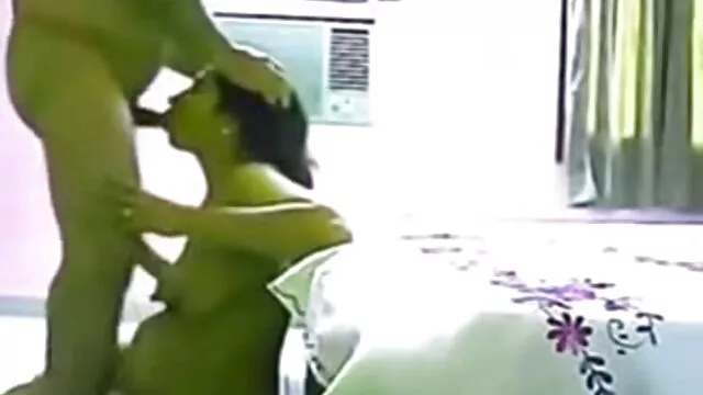 驚くべき英国の女の子と毛の商品と幻想的な体masturbatesオーガズムです。 エッチ な 女性 動画