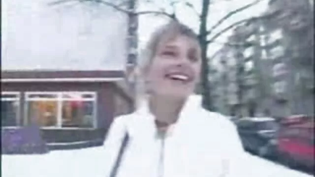 生徒たちは夢中になり、南神父コンテストで最高のものを手に入れます。 女性 の エッチ 動画