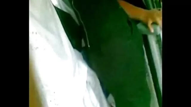私は彼が自分の足から私の精子をきれいにするのを助ける。 エロ 画像 女性 用