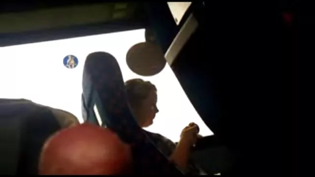 パパはシャワーの後に私の顔に入る。 マッサージ 女性 エロ 動画