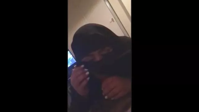 ミアはくすぐった腹を持っています。 女子 向け セックス 動画